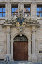 Eines der Portale an der Westfassade des alten Nrnberger Rathauses.