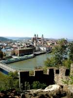 Passau mit Dom im Hintergrund.