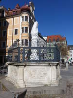 Regensburg, Adlerbrunnen von 1566 am Domplatz.