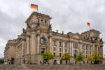 Berliner Reichstag vom Reichstagufer gesehen.