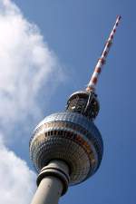 Oberer Teil (Panoramaetage, Telecaf und Antennenanlagen) des Fernsehturms am Alex