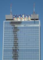 Im Schatten des Fernsehturms: Das  Park Inn  - zu DDR-Zeiten  Interhotel Stadt Berlin  - am Berliner Alexanderplatz.