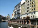 BERLIN-Nikolaiviertel, von der Spree aus, im Hintergrund Reste des Palastes der Republik und der Dom, Foto von 2007