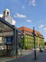 Rathaus Spandau vom Eingang der gleichnamigen U-Bahnstation gesehen, 9.9.2008