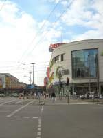 Berlin, Frankfurter Allee, Blick zur Galeria Kaufhof, im Hintergrund der S-Bhf.