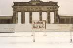 Das Brandenburger Tor noch mit Mauer von der Westseite aus.