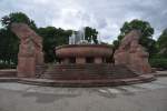 BERLIN, 15.05.2011, Arnswalder Platz mit historischem Springbrunnen im Stadtteil Prenzlauer Berg