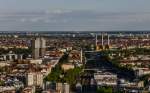 Vom Funkturm aus, Blickrichtung Sdost, erkennt man links das 100 Meter hohe BfA-Hochhaus am Hohenzollerndamm, in der Mitte die Ringbahn mit den Stationen Halensee (im Vordergrund) und