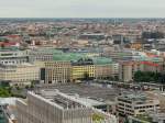 Blick vom Panoramapunkt auf dem Potsdamer Platz in Berlin Mitte in Richtung Adlon (grnes Dach)  und dem Stelenfeld des Holocaust-Mahnmals am 03.