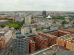 Blick vom Panoramapunkt auf dem Potsdamer Platz in Berlin Mitte in Richtung Kreuzberg, im Vordergrund die Stresemannstr.