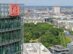 Blick vom Panoramapunkt auf dem Potsdamer Platz zum Abgeordnetenhaus und im Vordergrund der DB Tower am 03.