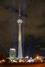 Der Fernsehturm am Alex, zum Lichterfestival in Berlin