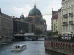 Palast der Republik (im Abbruch), Dom und Nikolaiviertel (v.l.)  An der Stelle des Palastes der Repubklik soll das Berliner Schloss wieder aufgebaut werden.