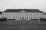 Das Schloss Bellevue ist der erste Amtssitz des deutschen Bundesprsidenten und befindet sich im Berliner Stadtteil Tiergarten.