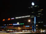 Das Europa-Center in der Nacht in Berlin-Charlottenburg.
