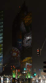  Berlin leuchtet  zum Beispiel mit dieser Lichtprojektion auf dem verregneten Potsdamer Platz in Berlin.