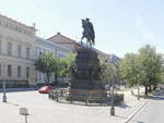 Reiterstandbild Friedrichs des Groen gesehen unter den Linden in Berlin Mitte am 06.