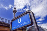 Berlin - Fernsehturm vom Alexanderplatz aus gesehen.