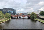 Blick Richtung Moltkebrcke in Berlin mit einem Teil des Berliner Hauptbahnhofs und, rechts im Hintergrund, dem Campus Charit Mitte (Klinik fr Neonatologie).