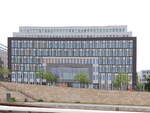 Haus der Bundespressekonferenz an der Spree gesehen am 11.