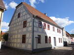 Uebigau, Fachwerkhaus in der Marktstra�e (07.09.2025)