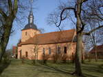 Ribbeck, evangelische Kirche, gotischer Backsteinbau, barockisiert 1722, Kirchenschiff 1887 nach Osten erweitert (17.03.2012)