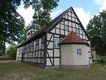 Milow, evangelische Kirche, Fachwerkkirche erbaut 1695 (07.07.2025)