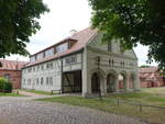 Staffelde, historisches Vorlaubenhaus, erbaut 1701 (30.05.2026)