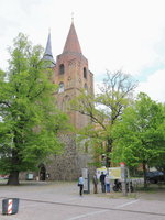 Auf dem Kirchplatz in Gransee steht die Stadtkirche St.