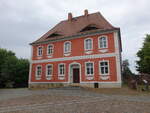 Calau, Burglehnhaus, zweigeschossigen Ziegelbau mit Walmdach, erbaut 1716 (08.06.2025)