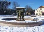 Der Brunnen von Bad Saarow auf den Bahnhofsplatz im Winter Aufgenommen am 17 Februar 09  