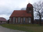 Pinnow, evangelische Kirche, Saalbau mit Westturm, erbaut von 1909 bis 1910 (04.04.2026)