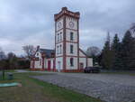 Tauer, Feuerwehrhaus von 1896 mit Uhrturm (04.04.2026)