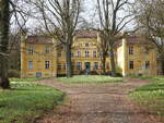 Wartin, Schloss, zweigeschossiges Herrenhaus mit Ehrenhof, erbaut im 18.