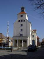 Treuenbrietzen, Rathaus mit Sabinchenbrunnen, erbaut 1290, Kreis Potsdam (16.03.2012)