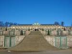 Das Schloss Sanssouci mit seinen Weinbergterrassen von der Hauptallee aus gesehen ,Potsdam, 25.11.13