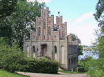 Das Matrosenhaus im Park Babelsberg vor Potsdam nahe der Havel am 09.