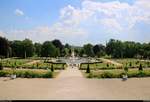 Potsdam: Gegenlichtbild des Lustgartens beim Schloss Sanssouci.