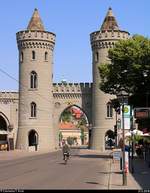 Potsdam: Ein leicht verdeckter Blick auf das Nauener Tor (Aufnahme von der Strae aufgrund des Verkehrs nicht mglich gewesen).