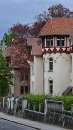 Das  Gelbe Haus  der evangelischen Grundschule Ende April 2018 in Potsdam.