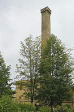 Schornstein der Meierei in Potsdam an der  Gasthausbrauerei am Ufer des Jungfernsees an der nrdlichsten Spitze des Neuen Gartens in Potsdam, gesehen am 15.