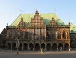 Das Rathaus von Bremen und der Roland ( ein Wahrzeichen der Stadt)  gehren seit 2004 zum Weltkulturerbe der Menschheit.