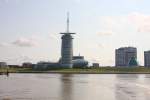 Die moderne Skyline von Bremerhaven mit Klimahaus am Weserufer  am 6.7.2013.