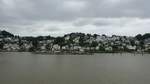 Hamburg am 14.7.2019: Blick auf Blankenese mit dem Fhranleger, „Bullen“ genannt, von Bord der CAP SAN DIEGO /