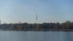 Hamburg am 19.1.2019: Blick im morgendlichen Dunst von Uhlenhorst ber die Alster nach Harvestehude mit dem dahinter aufragenden Fernsehturm