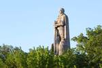   Das Bismarck-Denkmal im Alten Elbpark in Hamburg erinnert an den ersten deutschen Reichskanzler Otto von Bismarck (1815–1898).