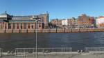 Hamburg am 11.3.2014: Fischmarkt von einem Fhrschiff auf der Elbe gesehen