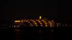 Hamburg am 4.3.2014, Blick von den Landungsbrcken: Theater im Hafen fr  Der Knig der Lwen .