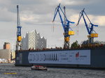 Hamburg am 16.8.2016, Elbphilharmonie mit Werbung für die Eröffnung  an Blohm+Voss Dock 10 /