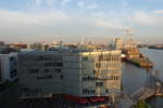 Hamburg am 15.9.2020: Blick von der Plaza der Elbphilharmonie ostwrts ber die Dcher der Hafencity /